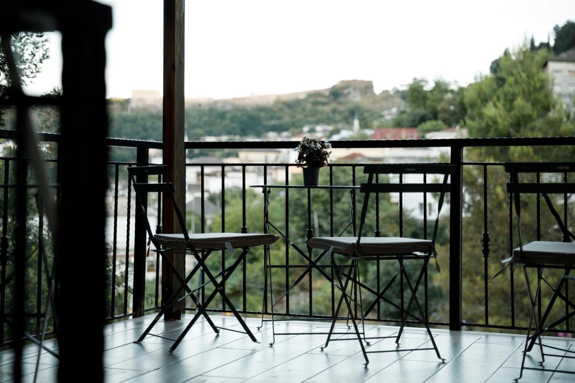 Vila Agimi 65 Gjirokaster Luaran gambar